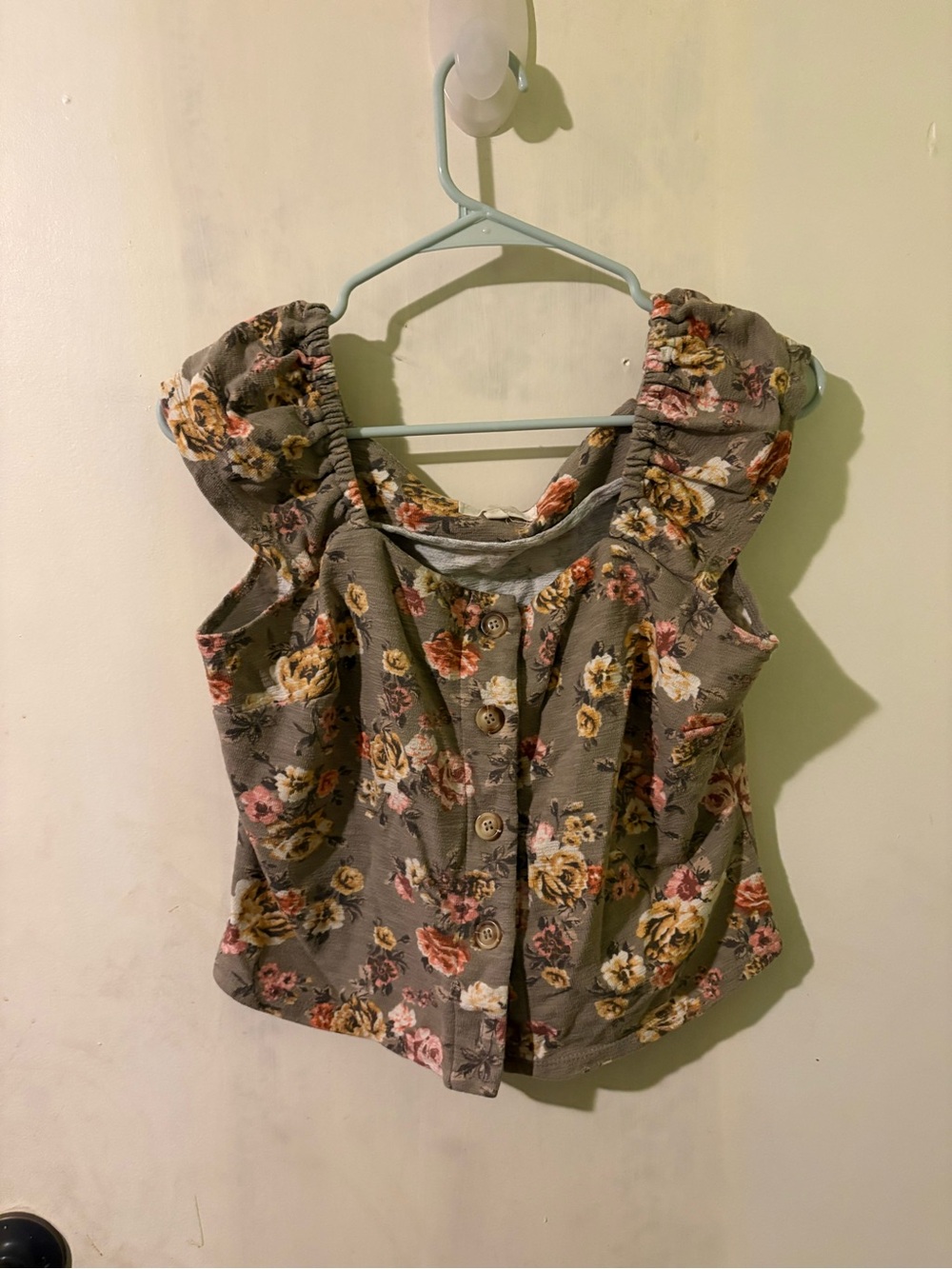 Rewind Olive Floral Button-Front Ruffle Crop Top